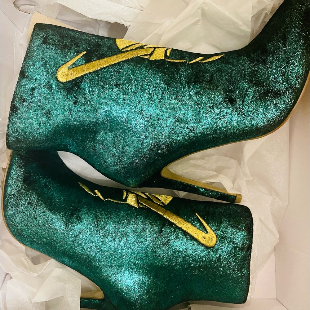 Disney Marvel Avengers Loki Emerald Velvet Heeled Boots